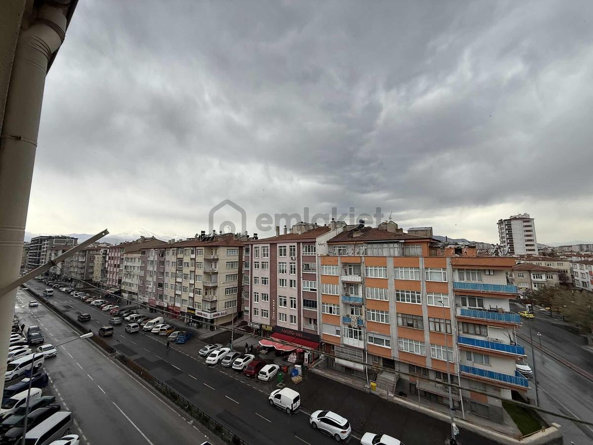 Fuzuli Caddesi Üzeri Köşe Başı 3+1 Satılık Daire - 26