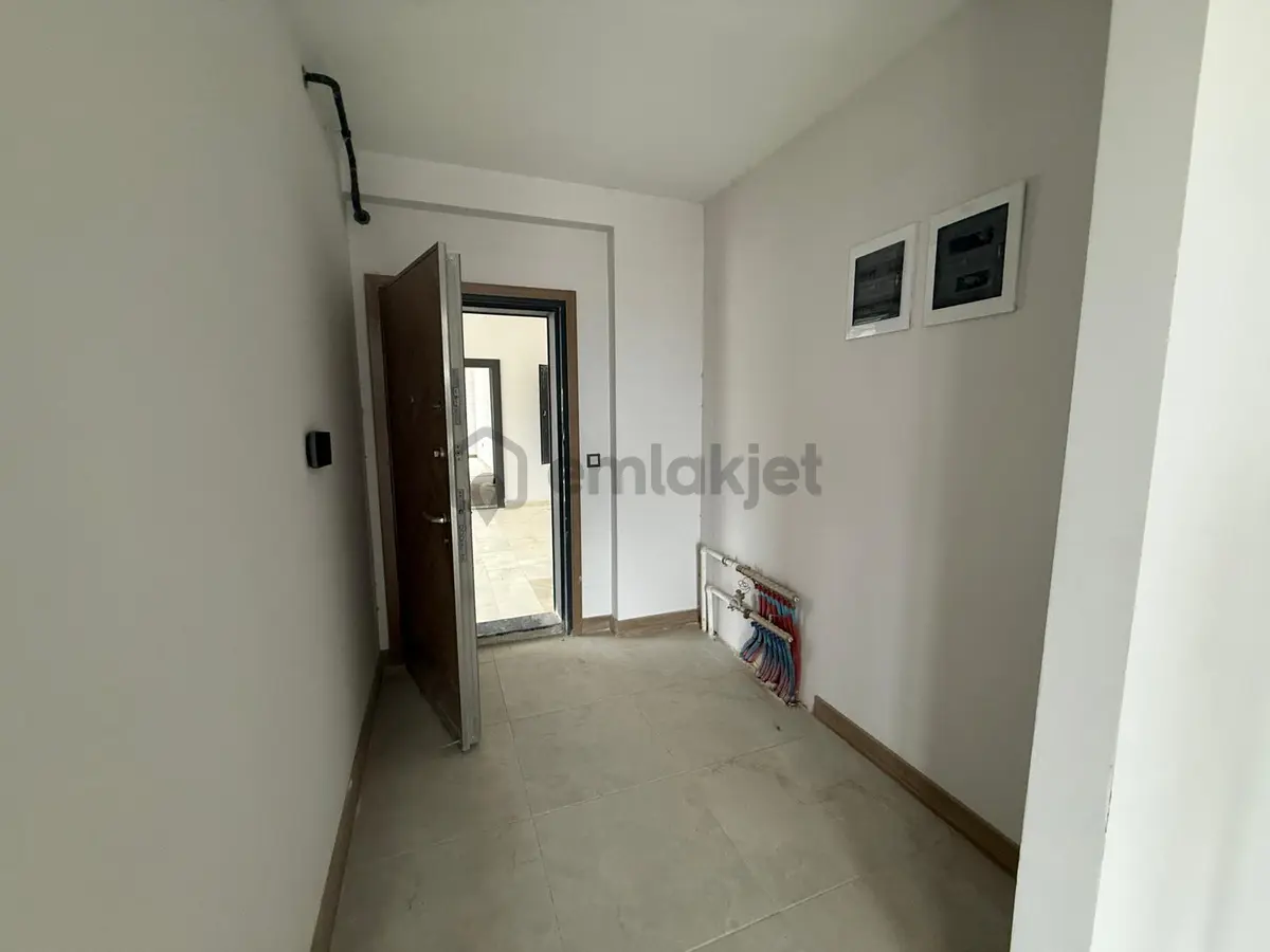 Göl Manzaralı, Kapalı Mutfaklı 4+1 Kiralık Daire - 3