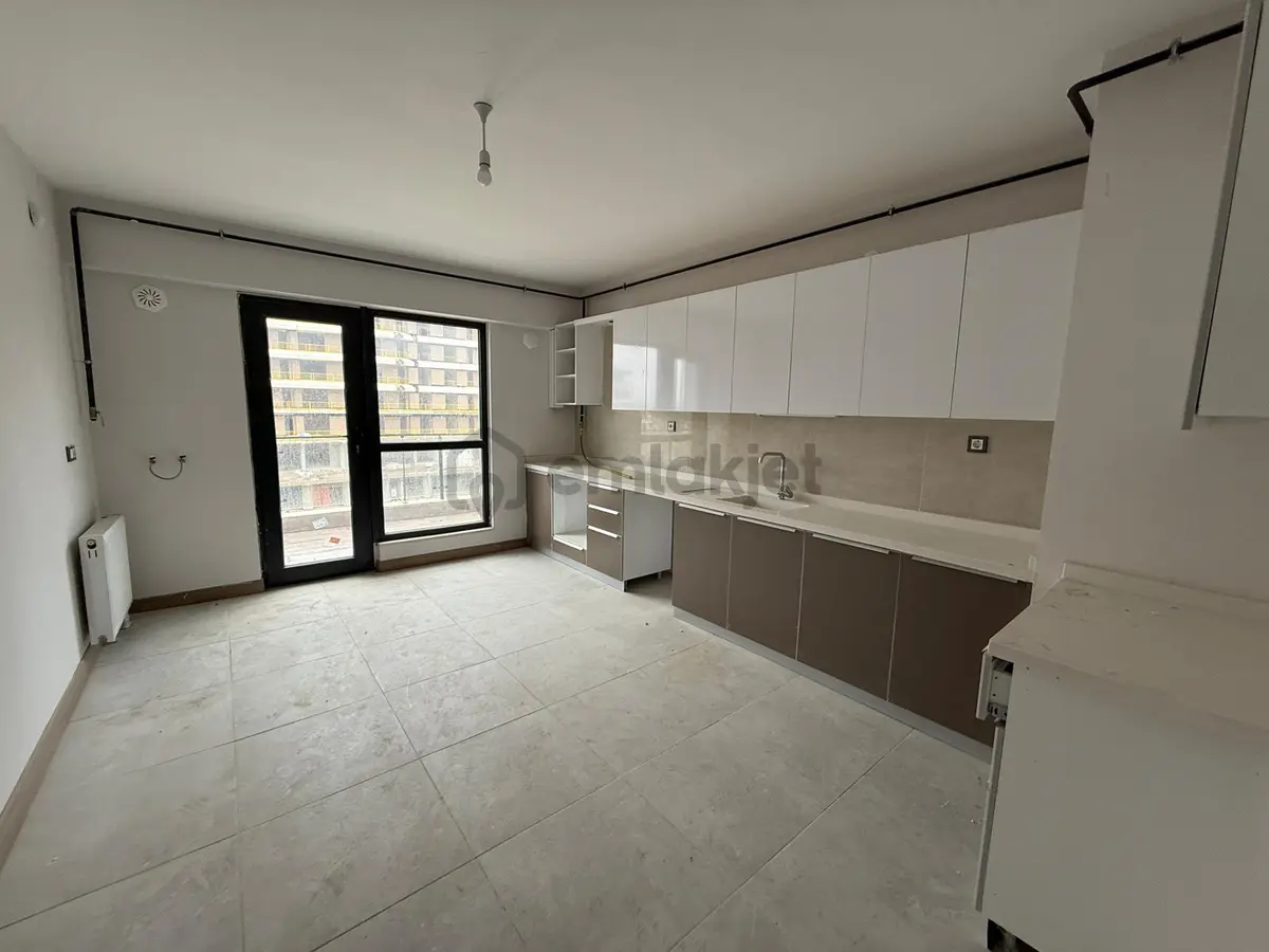 Göl Manzaralı, Kapalı Mutfaklı 4+1 Kiralık Daire - 2