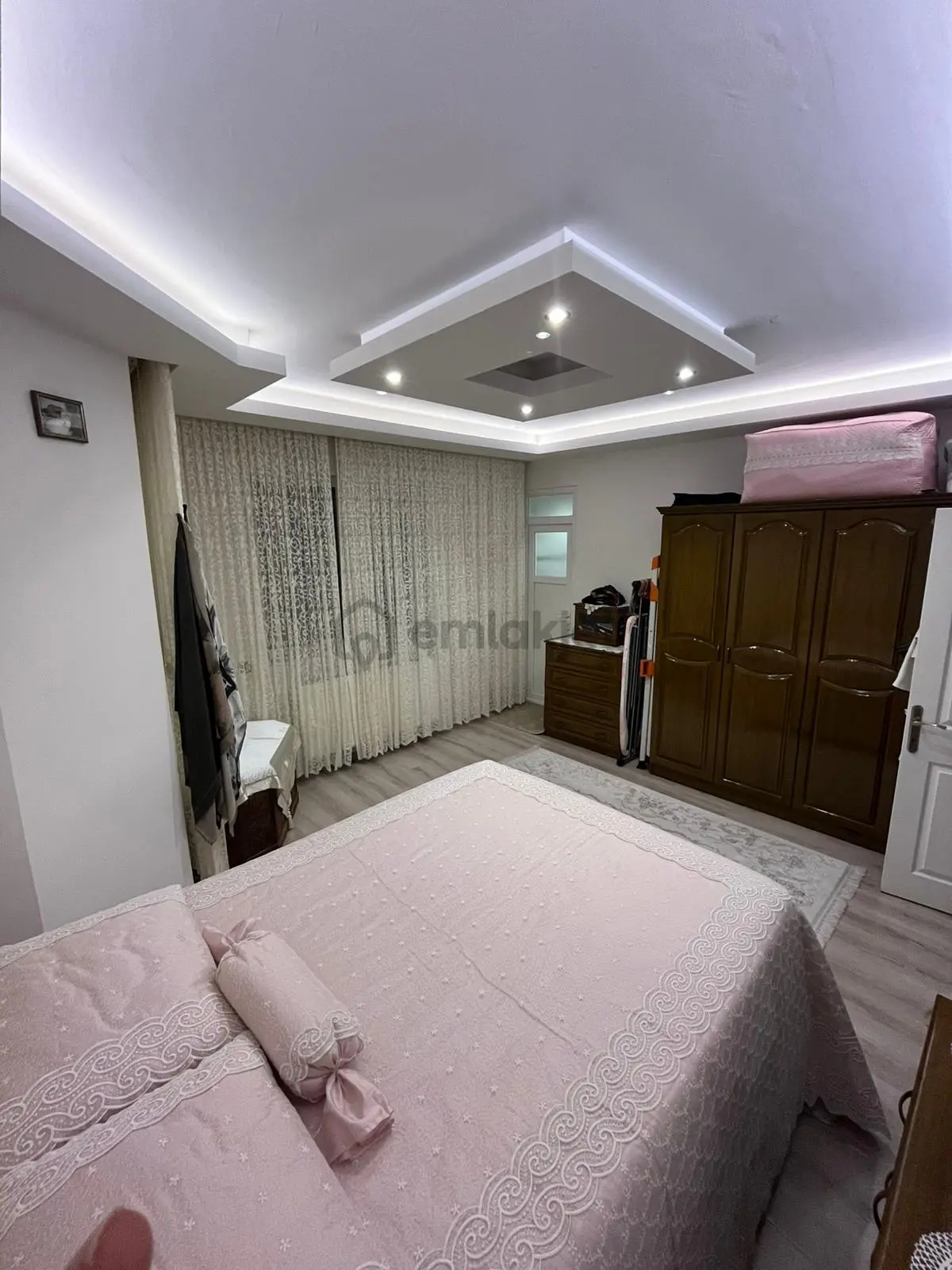 Yıldızkent'de 4+1 Ebeveyn Banyolu Satılık Daire - 2