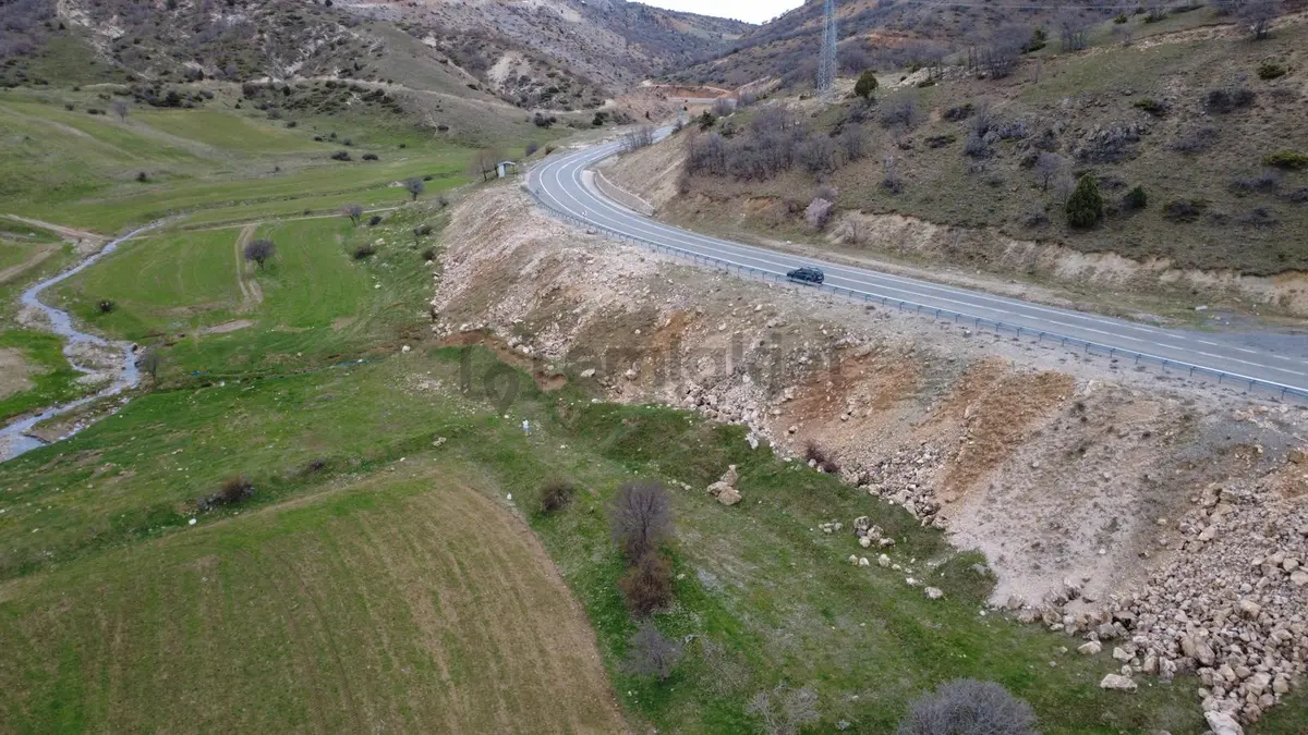 Erzincan İliç Ortatepe Köyünde Satılık Tarla - 13