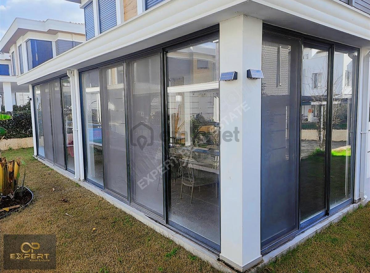 Kuşadası'nda Doğalgazlı Tek Müstakil - 12