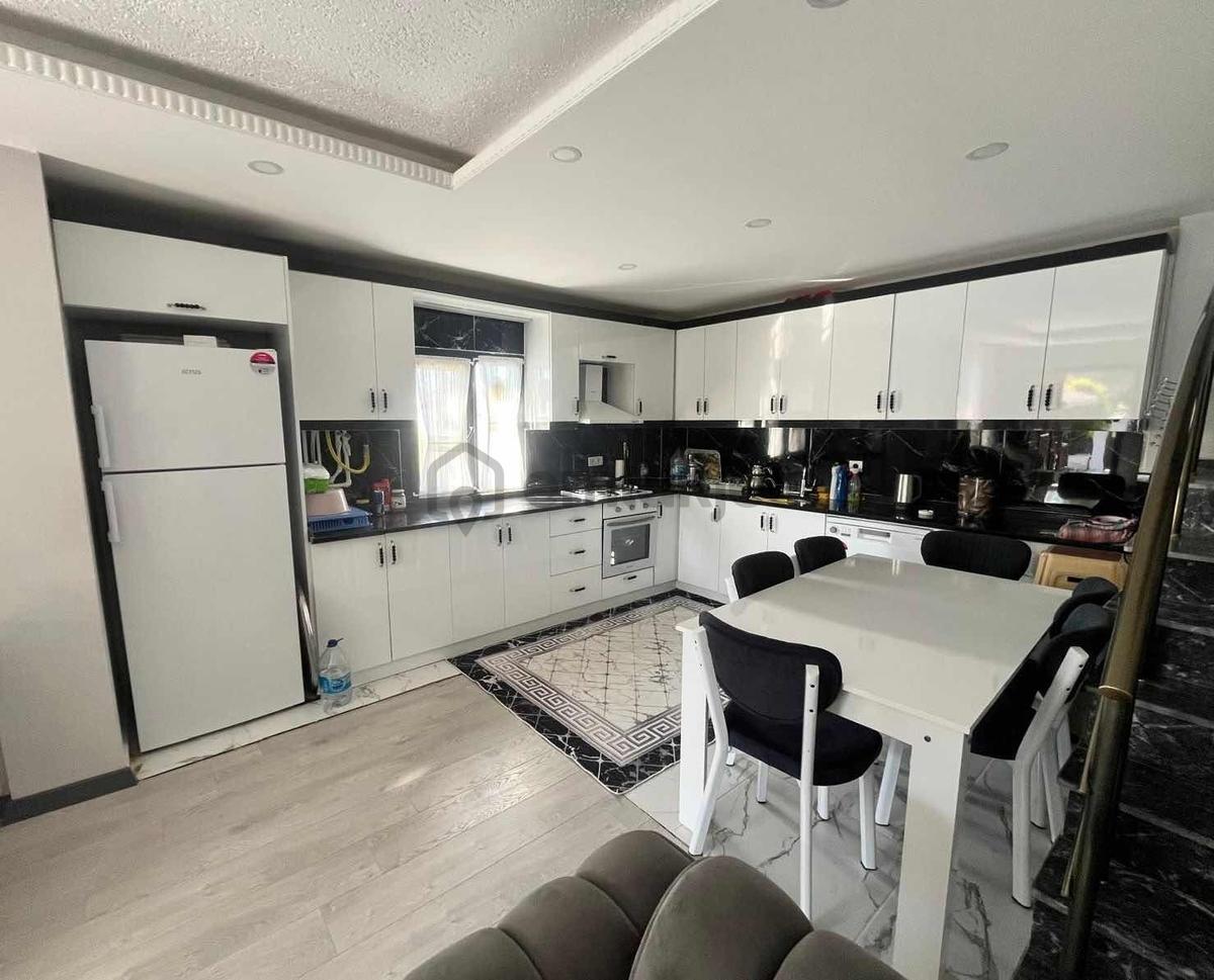 Acil Satılık Havuzlu Müstakil Villa - 3