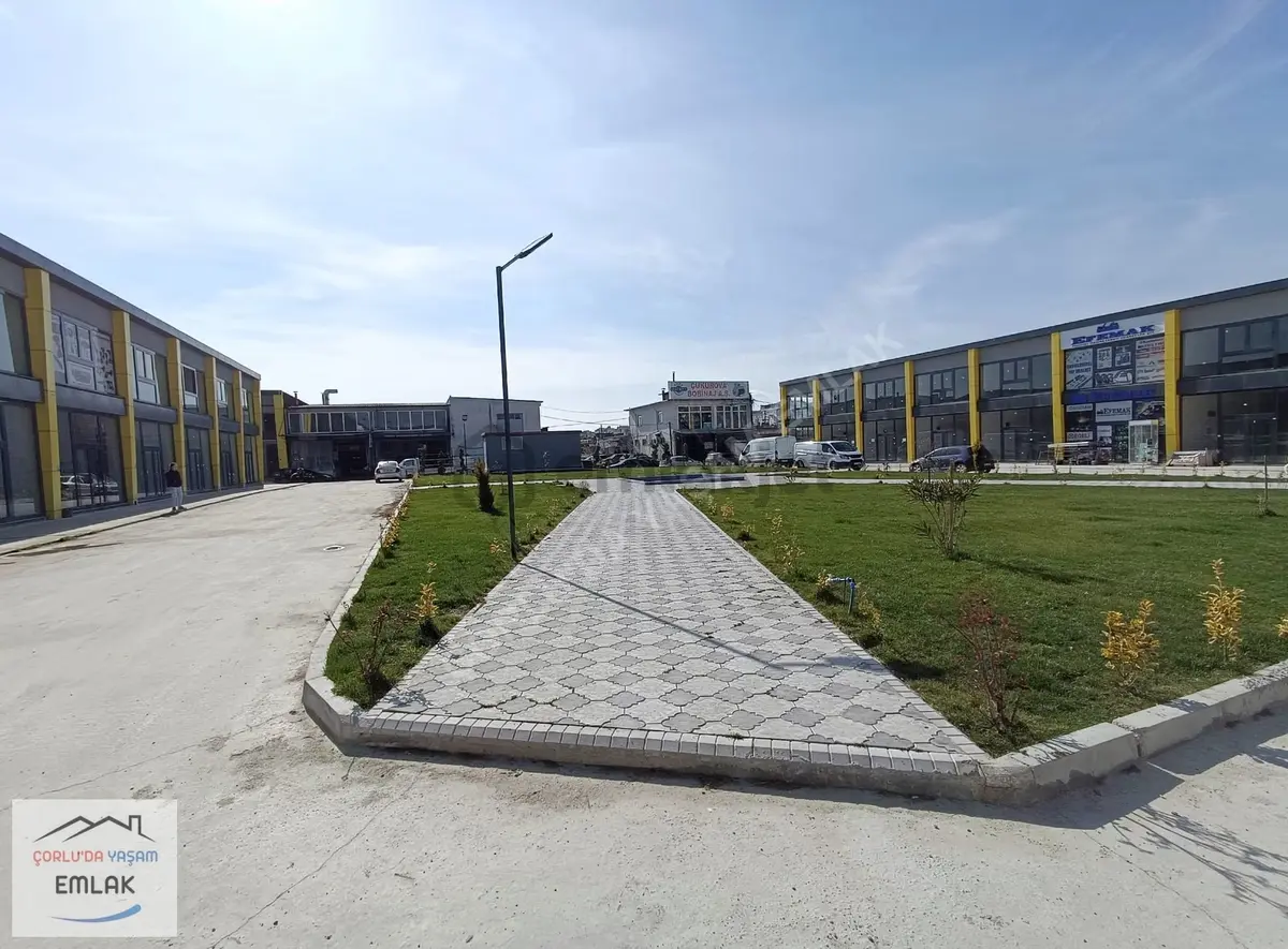 Çerkezköy'de Satılık 150m² Ticari Dükkan - 2