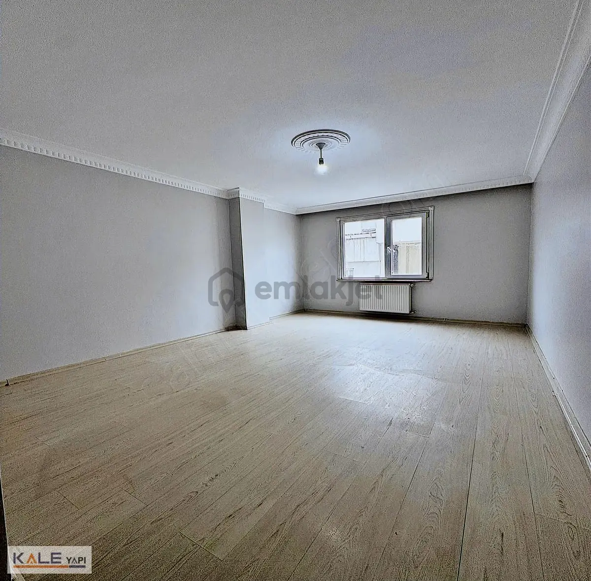Bahçeşehire Komşu Geniş Metrekareli Çift Cephe 2+1 Daire - 14