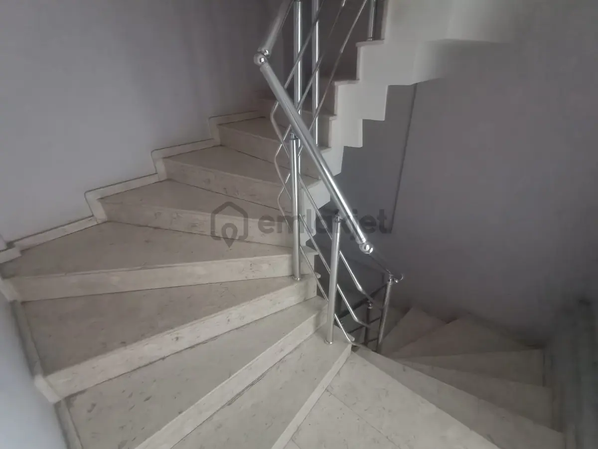 Merkezi Konumda Kapalı Mutfaklı 2+1 Bakımlı Satılık Daire - 12