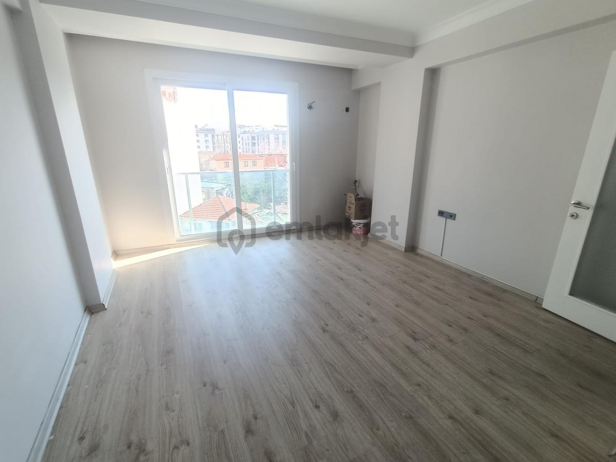 Merkezi Konumda Kapalı Mutfaklı 2+1 Bakımlı Satılık Daire - 13