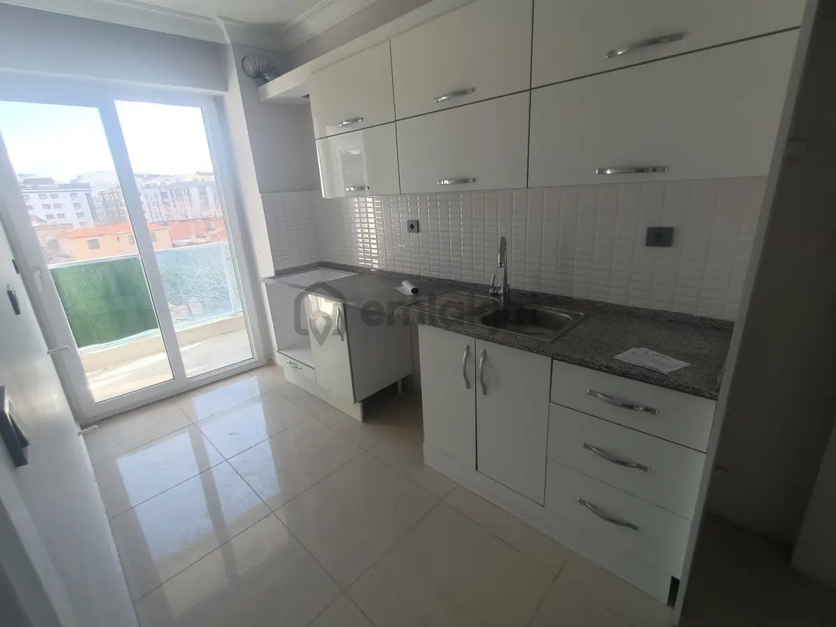 Merkezi Konumda Kapalı Mutfaklı 2+1 Bakımlı Satılık Daire - 3