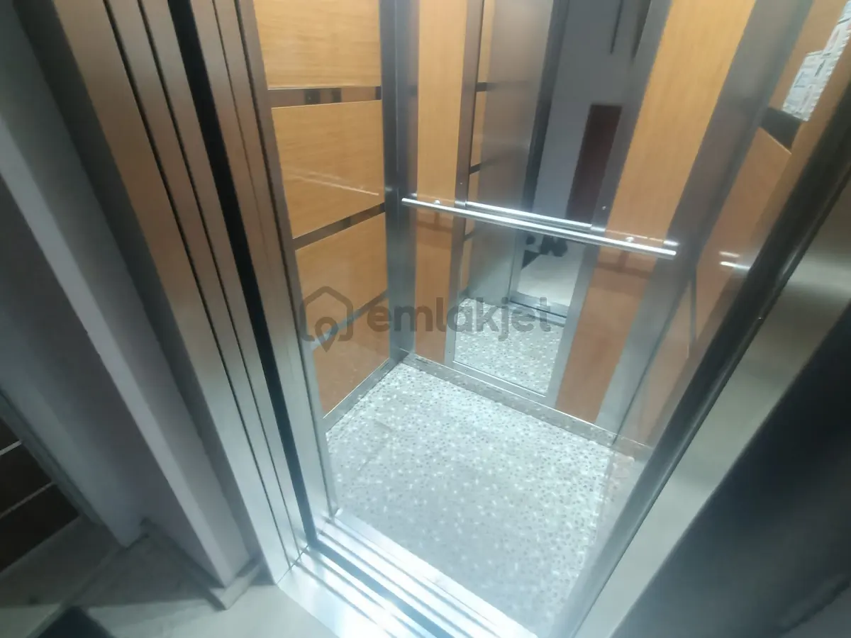 Merkezi Konumda Kapalı Mutfaklı 2+1 Bakımlı Satılık Daire - 10