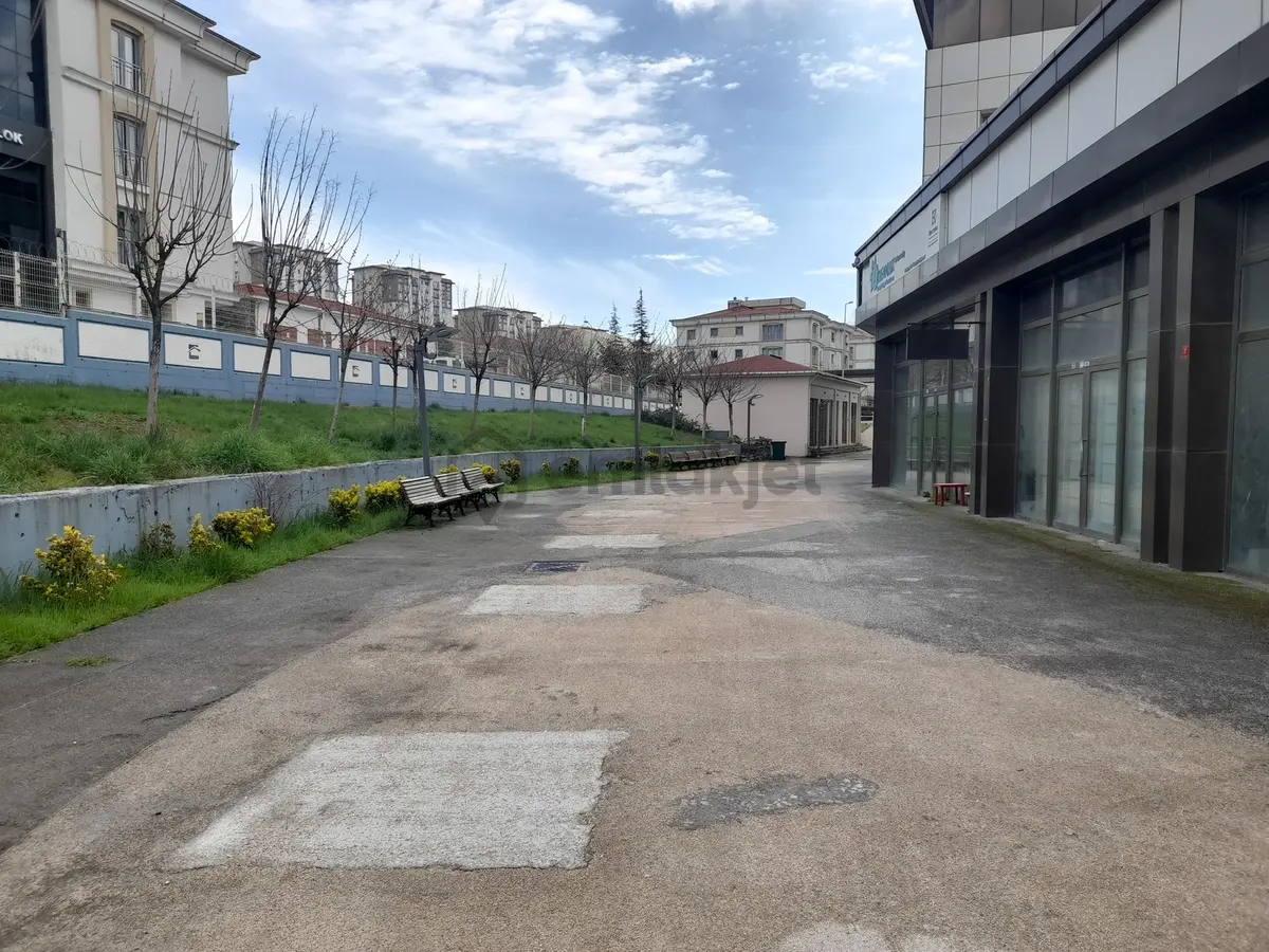 Bahçekent Ticaret Merkezinde 85 M2 (dükkan) - 2