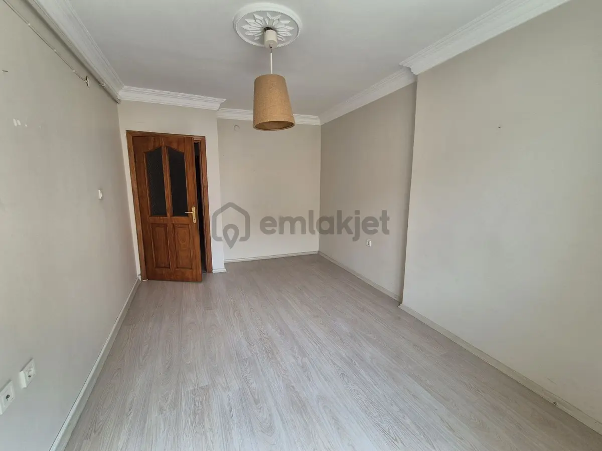 Dikilitaşta Tadilatlı Bakımlı Boş Ara Kat 2+1 Satılık Daire - 5