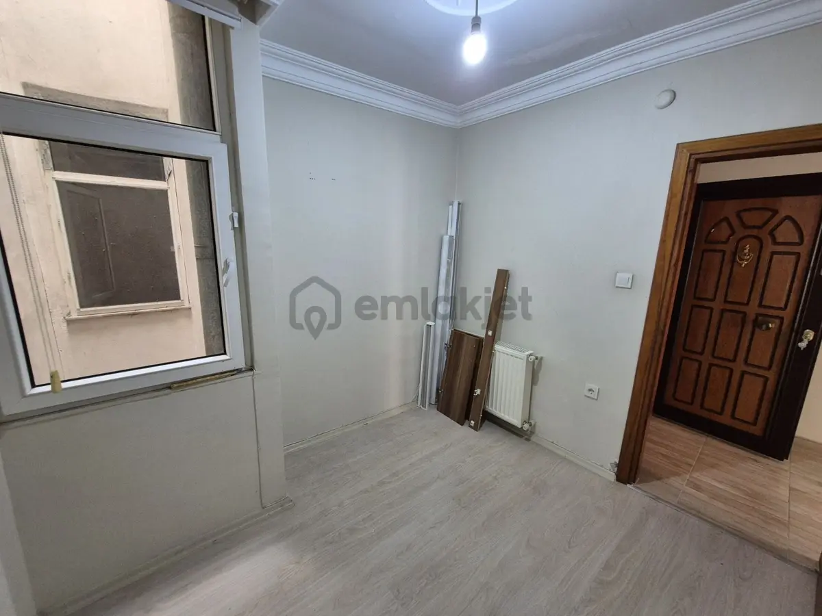 Dikilitaşta Tadilatlı Bakımlı Boş Ara Kat 2+1 Satılık Daire - 11