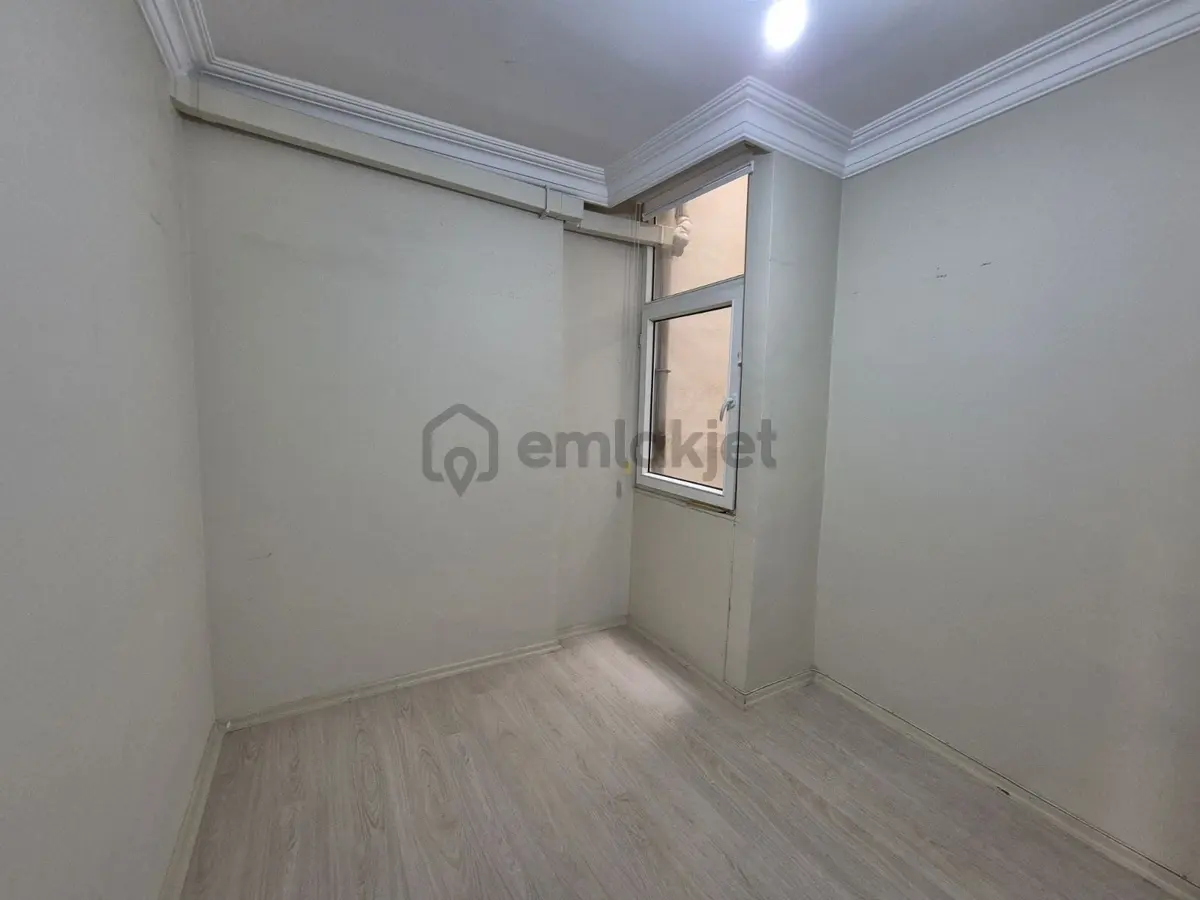 Dikilitaşta Tadilatlı Bakımlı Boş Ara Kat 2+1 Satılık Daire - 10
