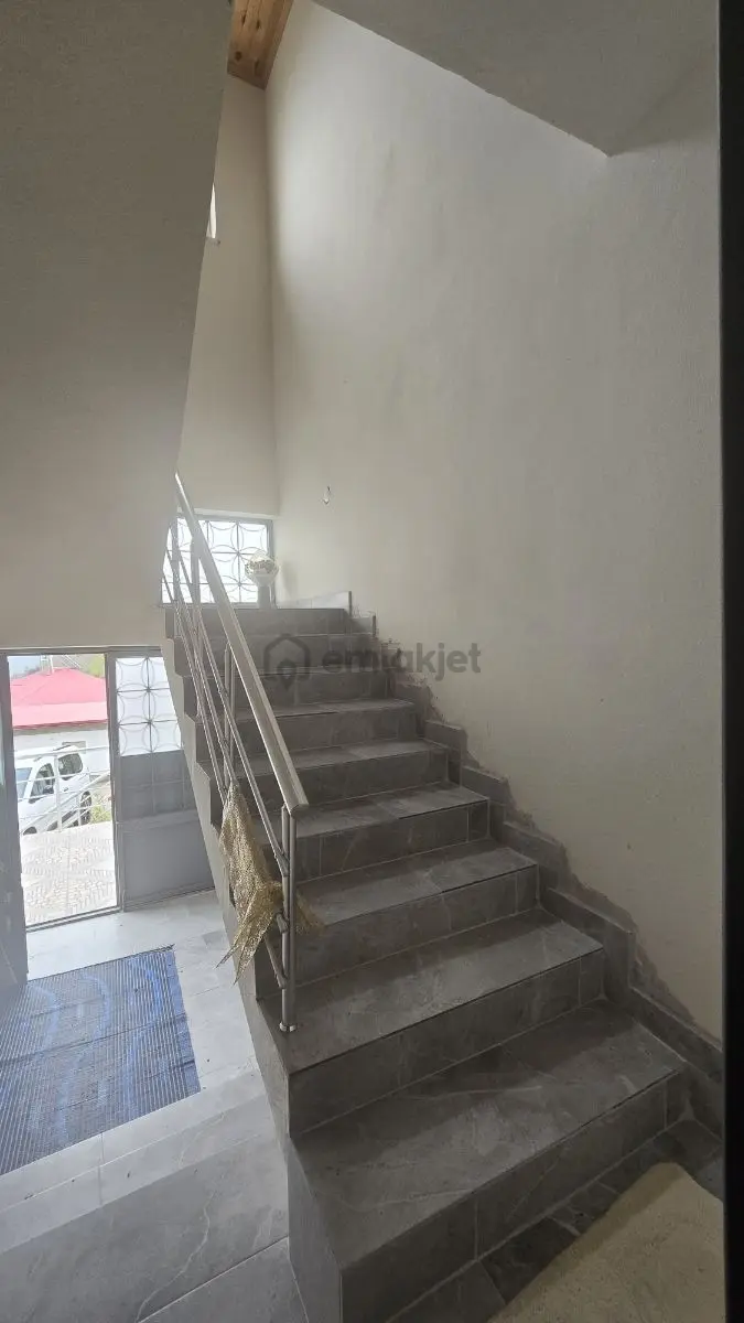 Akcaabat Oğul Kaya Mahallesınde Uc Katlı Ev - 26