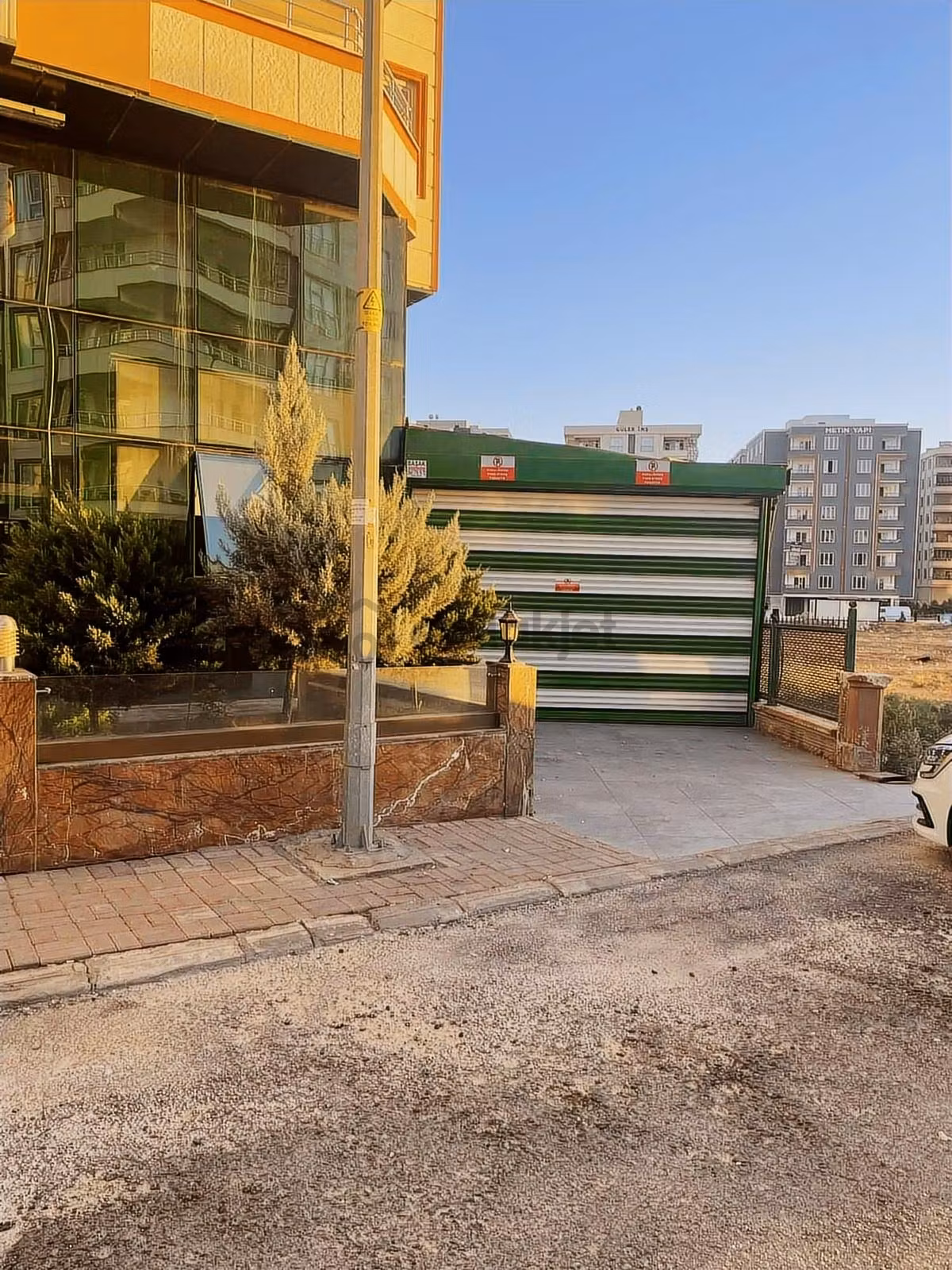 Karşıyaka'da Satılık 3+1 Ultralüks Dayalı Döşeli Büro - 3