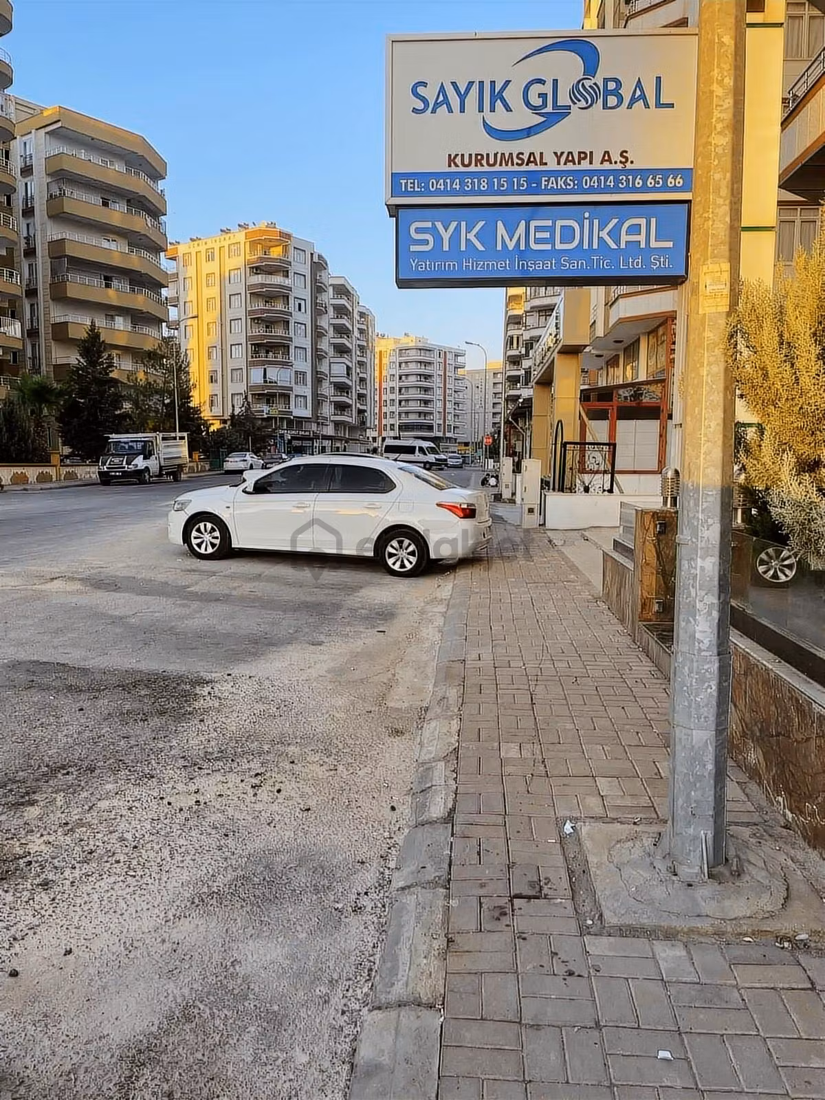 Karşıyaka'da Satılık 3+1 Ultralüks Dayalı Döşeli Büro - 5