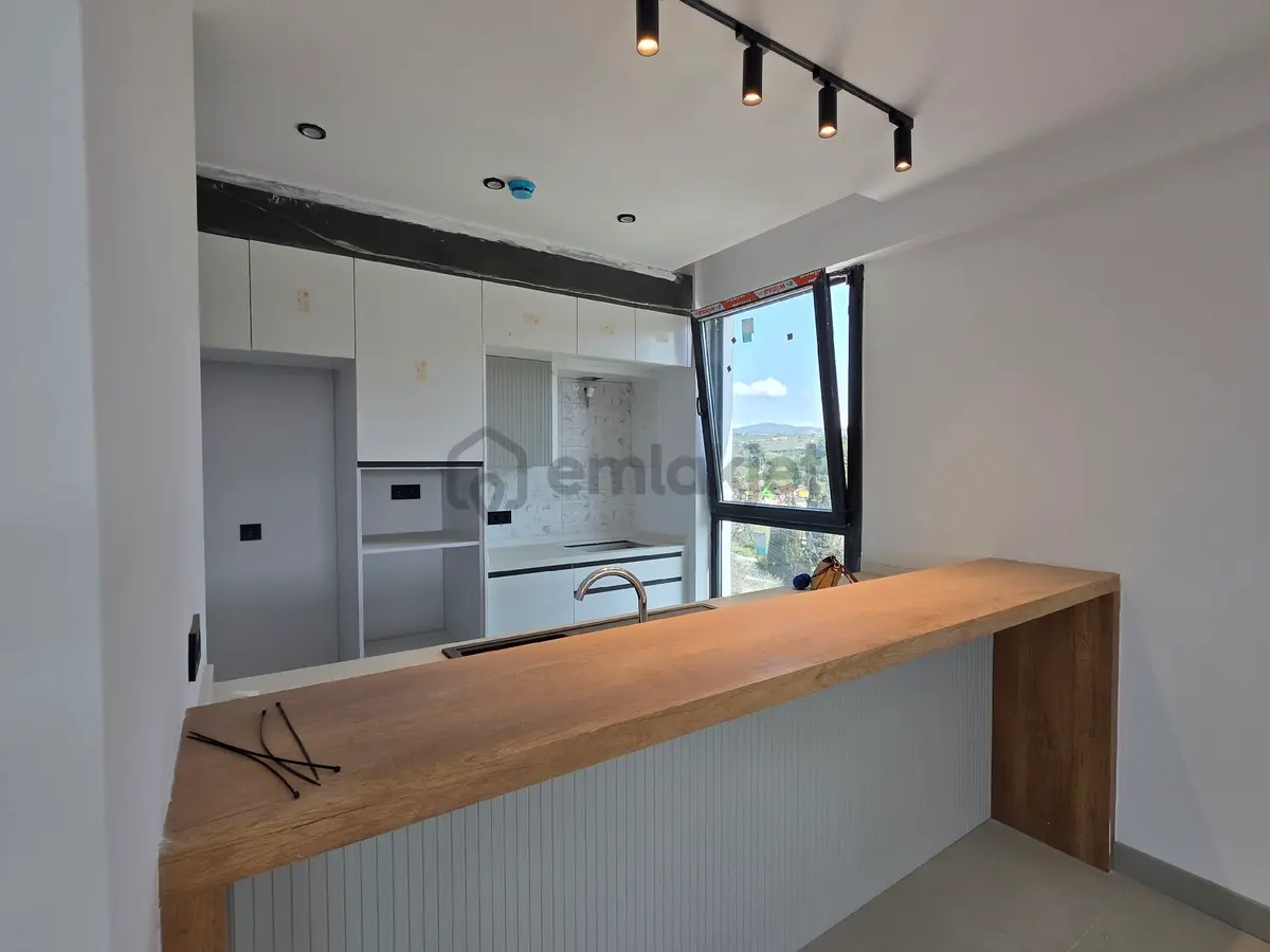 Sahibinden Kuşadası'nda Geniş Balkon Ön Cephe Daire - 12