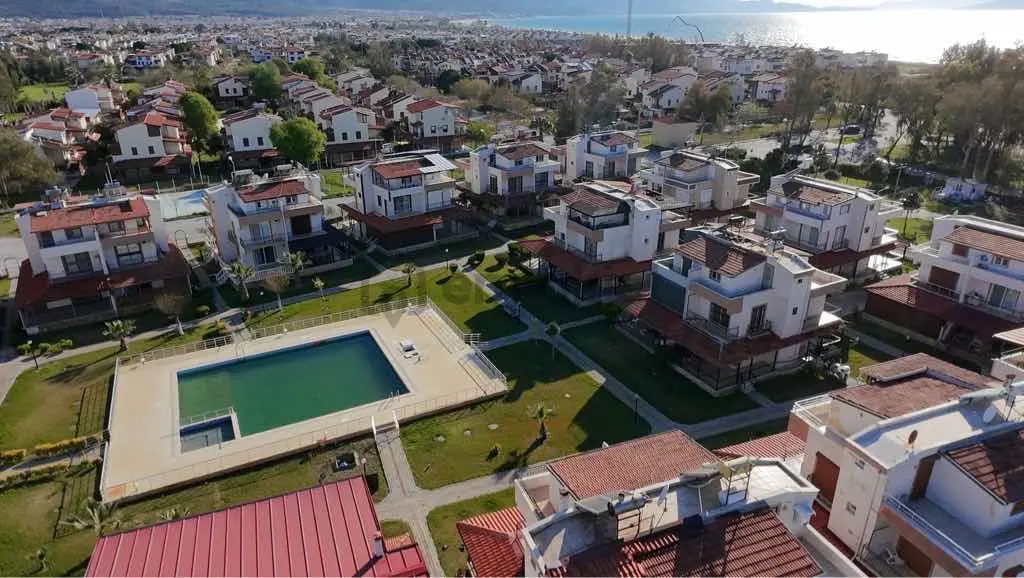 Denize Çok Yakın Bakımlı Villa!