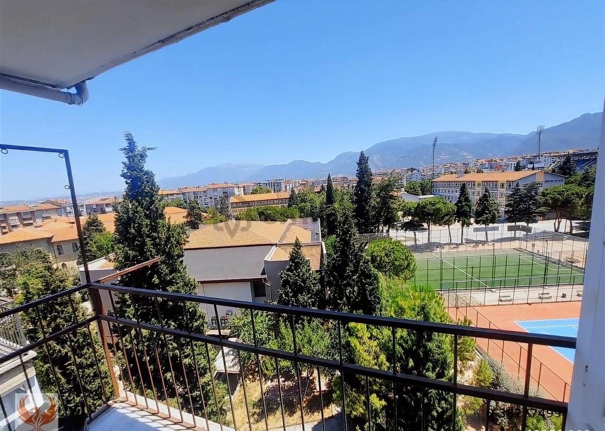 Lise Caddesinde Komple Tadilatlı 100m2 2+1 Satılık Daire - 10