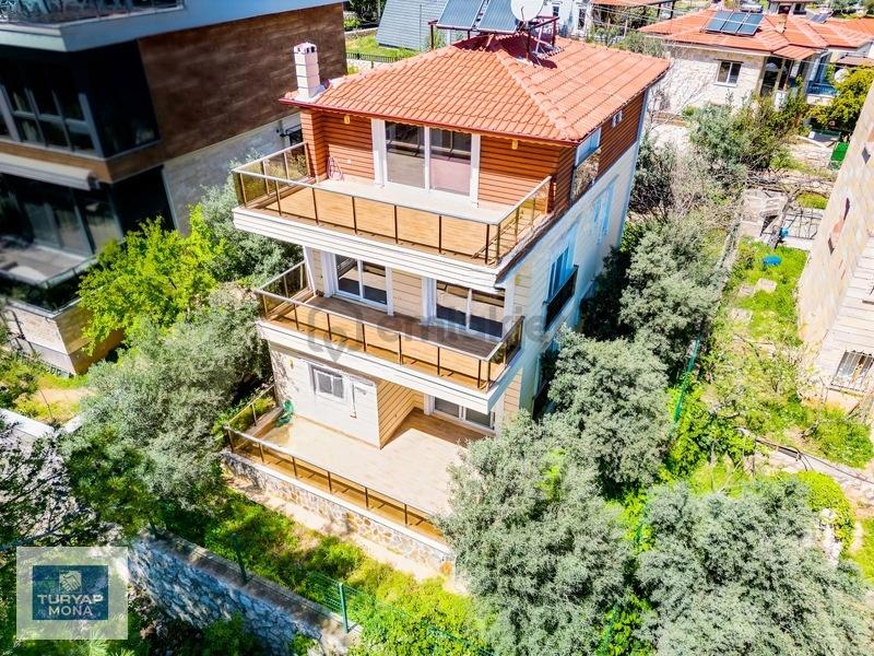 Geyikbayırında Doğayla İç İçe 3 Katlı Villa - 32