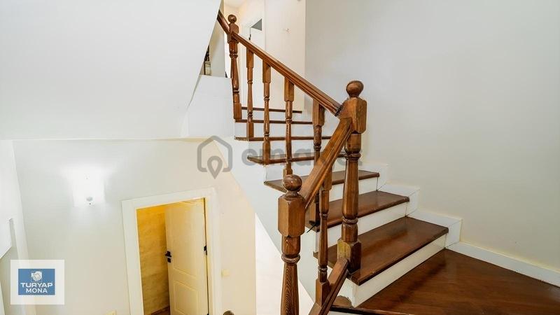 Geyikbayırında Doğayla İç İçe 3 Katlı Villa - 16