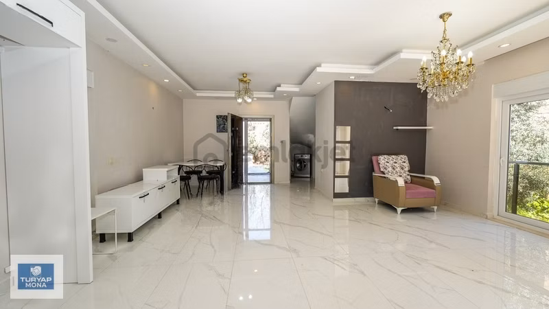 Geyikbayırında Doğayla İç İçe 3 Katlı Villa - 11