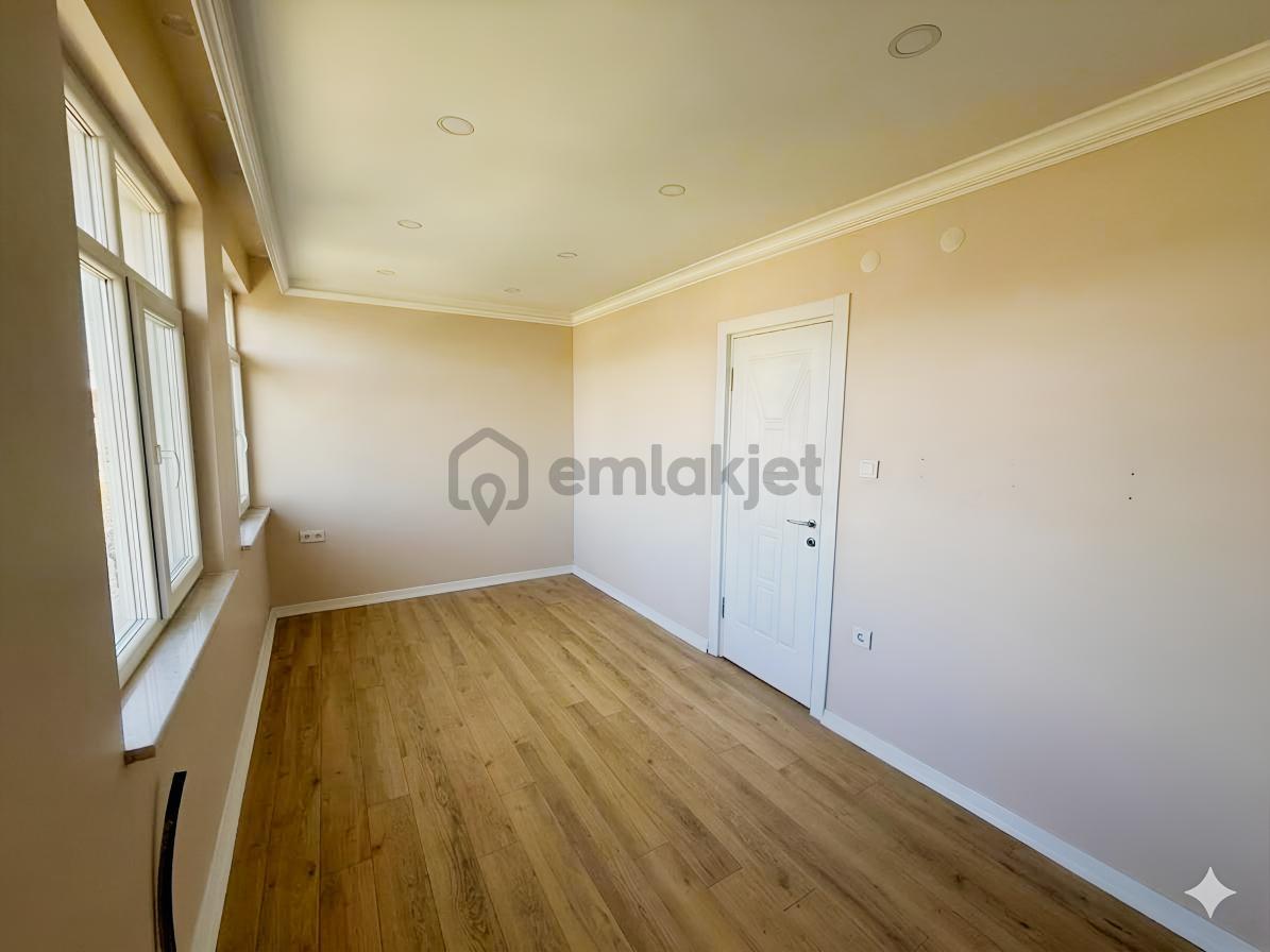Marmara Ereğlisi Satık Havuzlu Deniz Manzaralı 3 Katlı Villa - 13