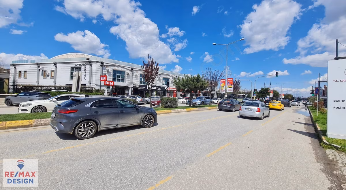 Serdivan, Bahçeli Evler'de Merkezi Konumda,geniş 3.kat 3+1 Daire - 32