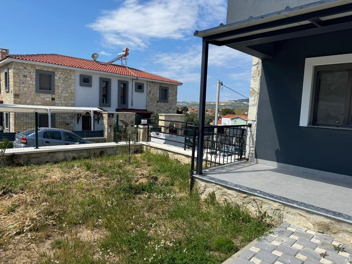 Foça'da Köşe Parselde 200m2 Bahçeli,sıfır 3+2 Triplex - 12