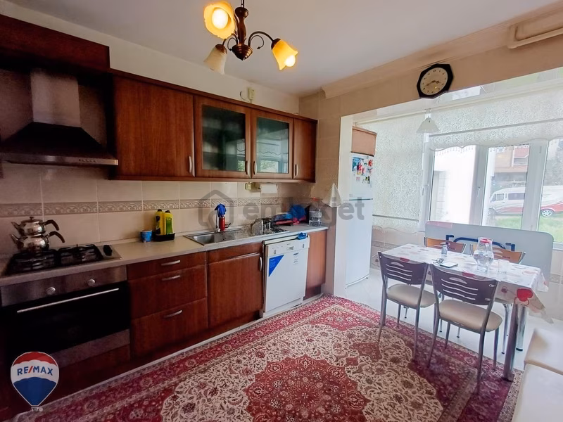 Remax Rıdvan Gedikten Serdivanda Bahçeli 3 Katlı Müstakil Bina - 12