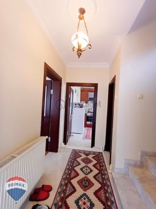 Remax Rıdvan Gedikten Serdivanda Bahçeli 3 Katlı Müstakil Bina - 11