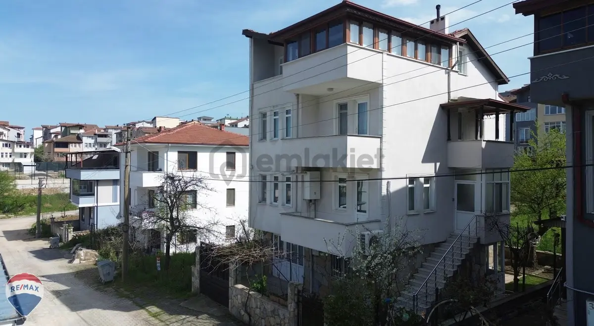 Remax Rıdvan Gedik Serdivan Bahçeli 170m2 Müstakil Dublex Ev - 26