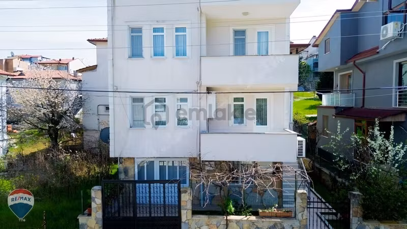 Remax Rıdvan Gedikten Serdivanda Bahçeli 3 Katlı Müstakil Bina - 32