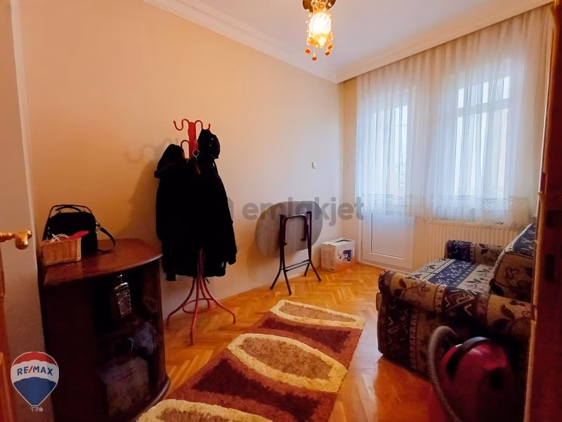 Remax Rıdvan Gedikten Serdivanda Bahçeli 3 Katlı Müstakil Bina - 29
