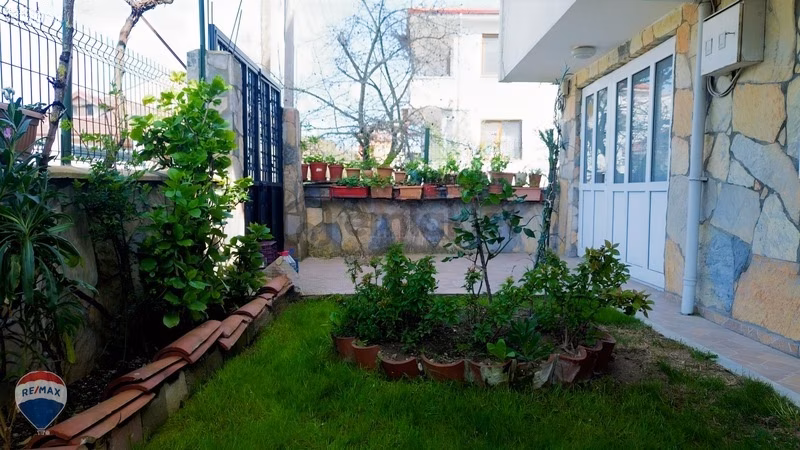 Remax Rıdvan Gedikten Serdivanda Bahçeli 3 Katlı Müstakil Bina - 5