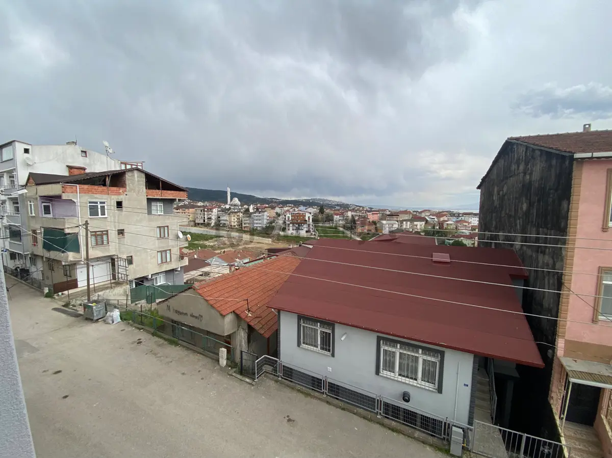 Derince Esentepe'de 3+1 Ara Kat Satılık Sobalı Daire! - 4