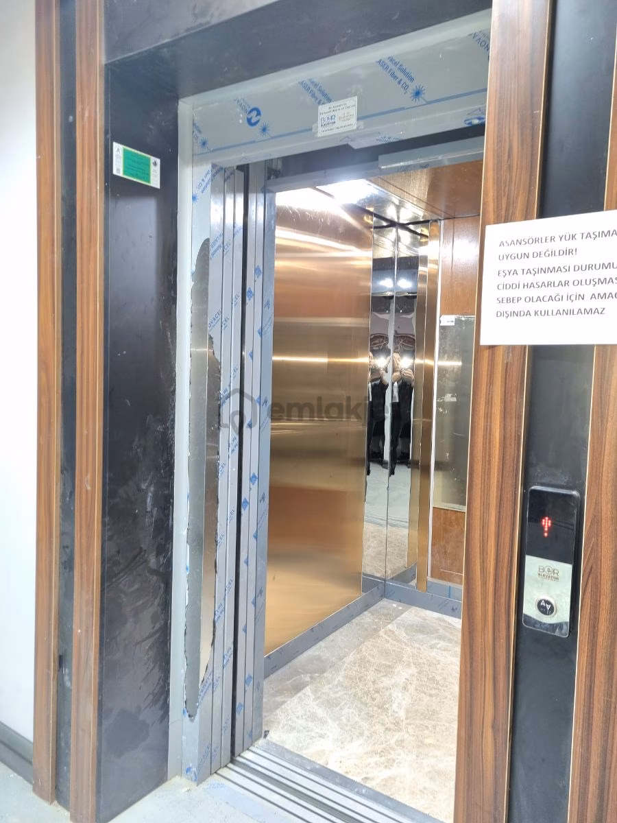 Feruduncelikte Site İçerisinde Cadde Üzeri Lüks Daire - 24