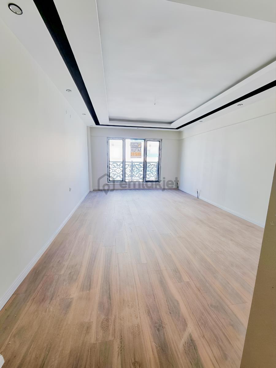 Feruduncelikte Site İçerisinde Cadde Üzeri Lüks Daire - 11