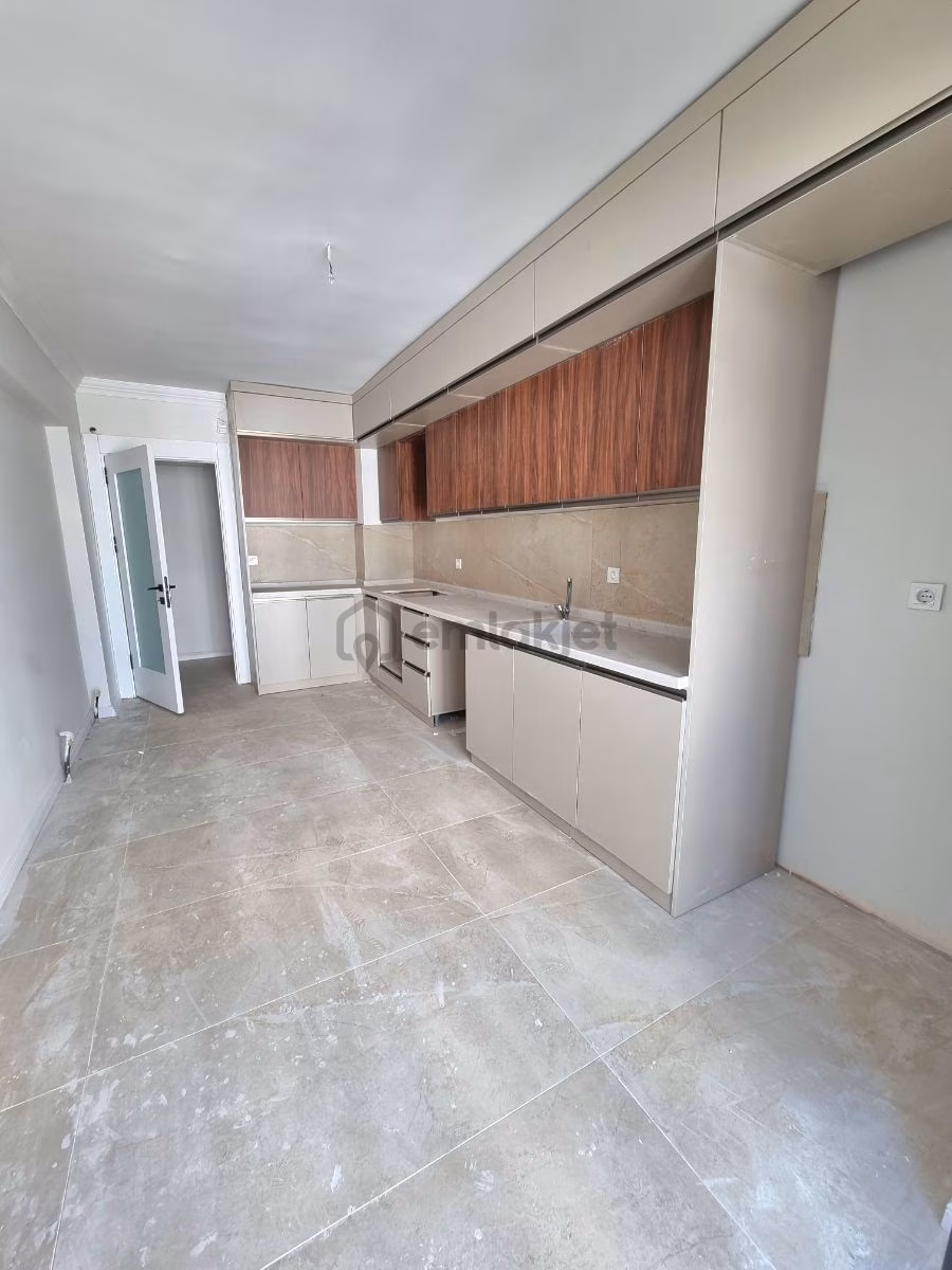 Feruduncelikte Site İçerisinde Cadde Üzeri Lüks Daire - 10