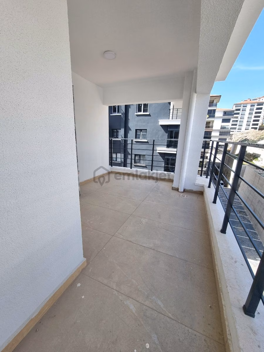 Feruduncelikte Site İçerisinde Cadde Üzeri Lüks Daire - 30