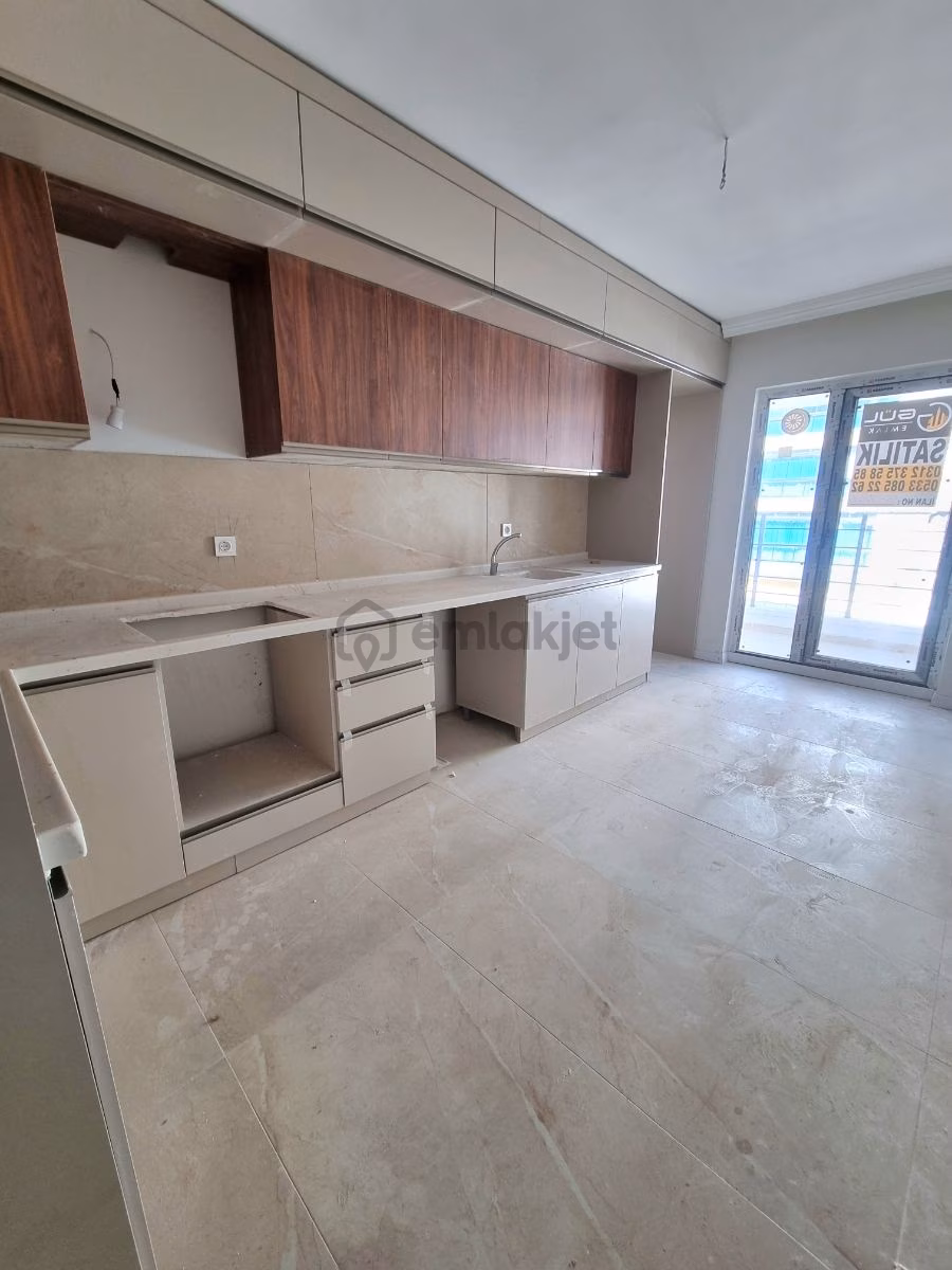 Feruduncelikte Site İçerisinde Cadde Üzeri Lüks Daire - 2