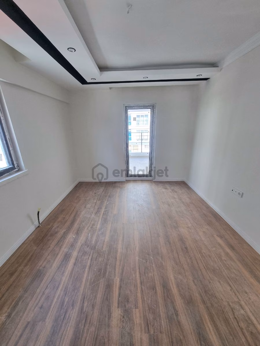 Feruduncelikte Site İçerisinde Cadde Üzeri Lüks Daire - 14