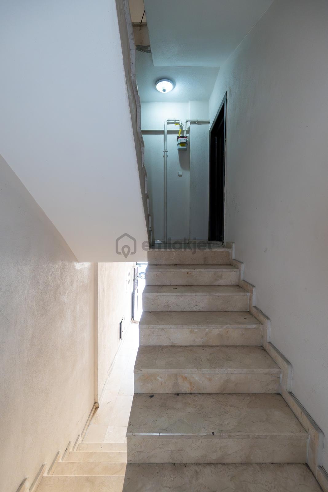 Bağlarbaşı Müstakil 3 Katlı 2+1 Komple Satılık Bina - 22