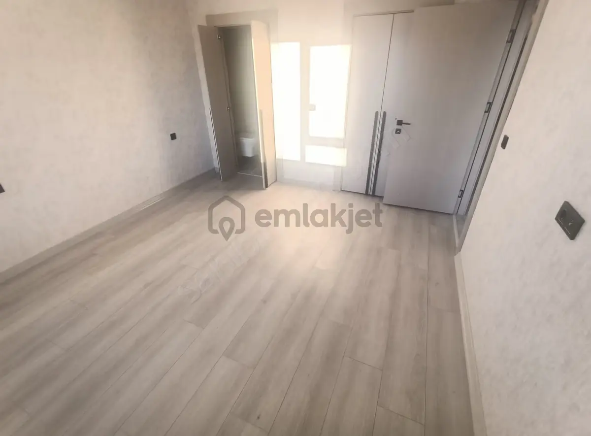 Buğra Emlaktan Kaşmir Yakını Kat Konumunda Sıfır Kupon 4+1 - 12