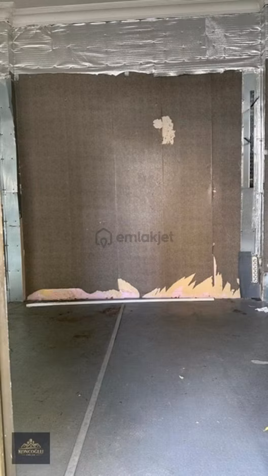 Kocatepe 50.yıl Caddesinde Dükkan - 4