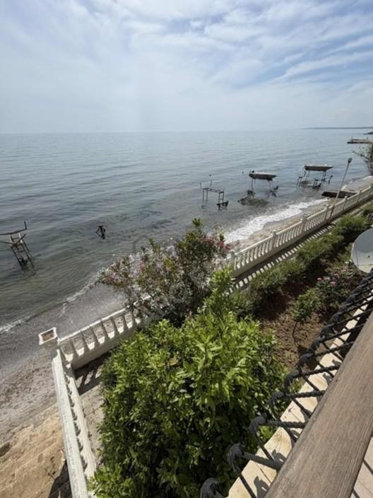 Güzelce'de Denize Sıfır 2+1 Eşyalı Satılık Daire - 34