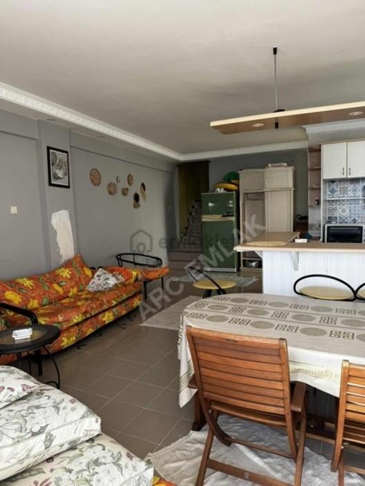 Güzelce'de Denize Sıfır 2+1 Eşyalı Satılık Daire - 17