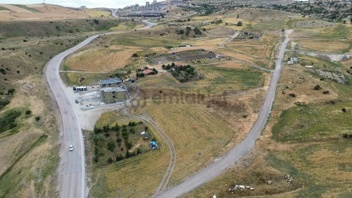 İmaremlak2'den 2 Tarafı Yola Cephe 900m2 Köşe Villa Parseli