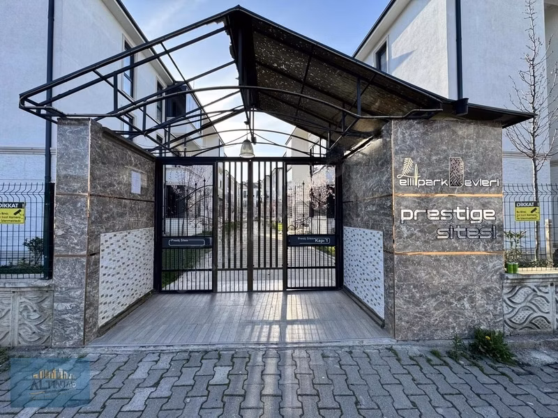 Prestij Sitesinde Üst Segment Yaşama Hitap Eden Lüks Daire