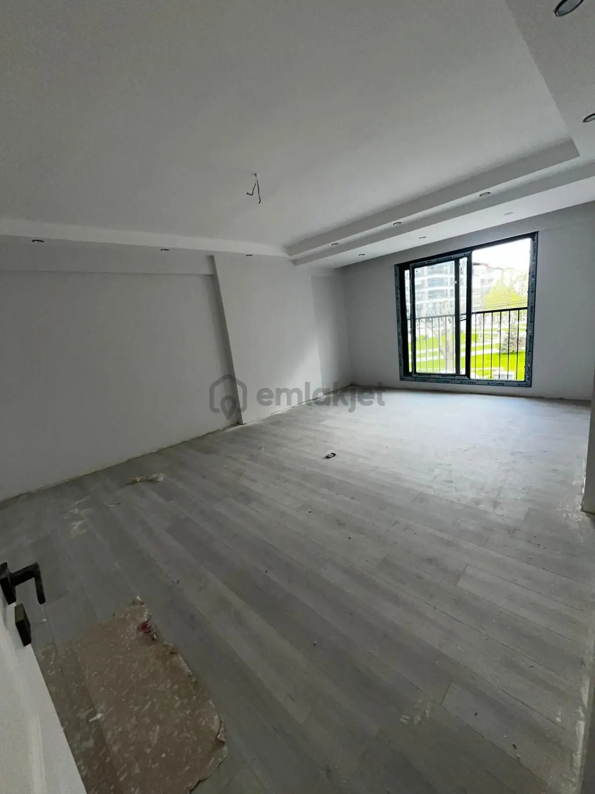 Özel Otoparklı 3+1 Daire Alttan Isıtmalı Doğalgazlı - 34